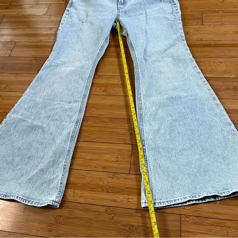 Old Navy Mid Rise Super Flare Light Wash Blue Jeans 70s Inspired NWT - Picture 9 of 11